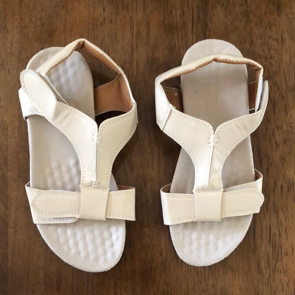 Women's Strap Sandals Velcro Attchments (new without tags) - Picture 2 of 8